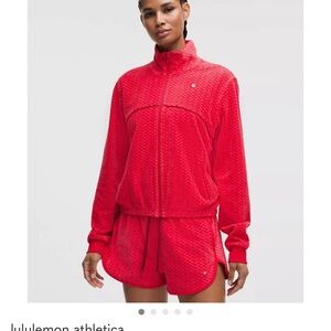 Court Rival Velvet Terry Tennis
Jacket - Lulu Red/Dark Sport Red